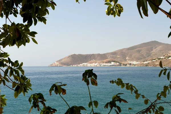 Vue du village de Castell De Ferro depuis Playa Del Lance — Photo