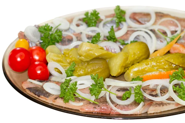 Sledě s cibulí a nakládané zeleniny — Stock fotografie