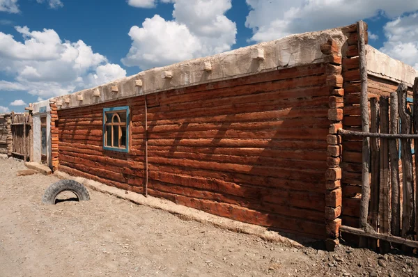 蒙古西部地区典型的木房子 — 图库照片