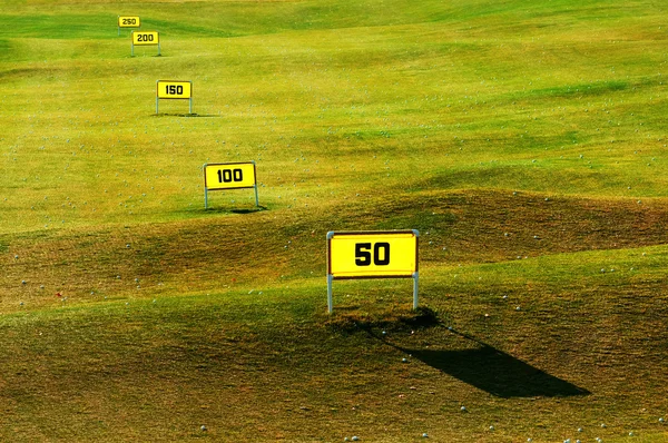 Drivingrange op golfbaan — Stockfoto