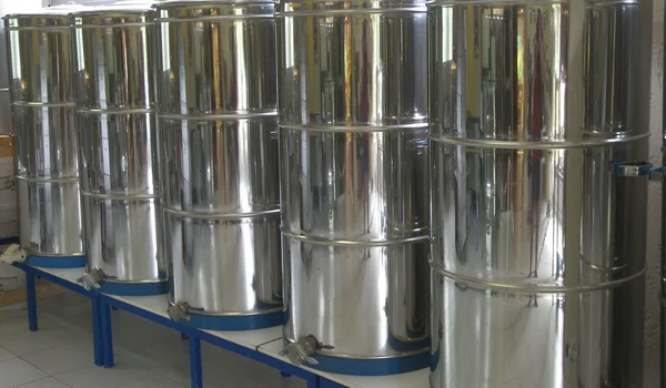 Zbiorniki aluminiowe — Zdjęcie stockowe