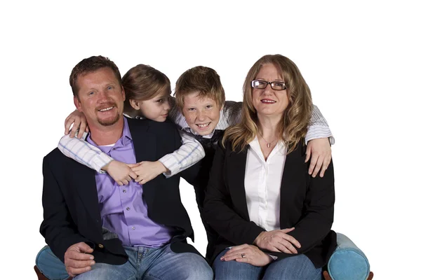 Carino famiglia posa su sfondo bianco — Foto Stock