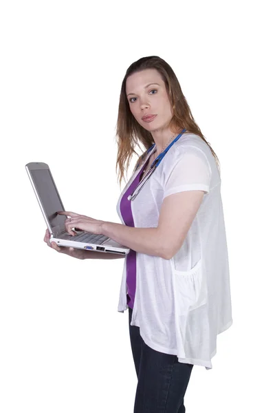 Mooie arts met een laptop — Stockfoto