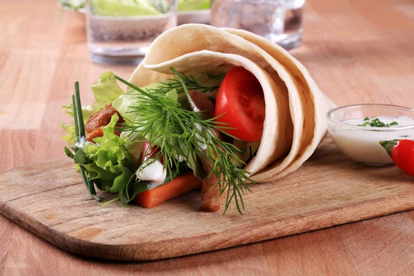 Vegetarian wrap sandwich — Stock Photo, Image