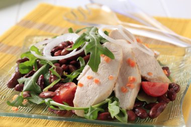 Mercimek ve fasulye salata tavuk göğüs fileto