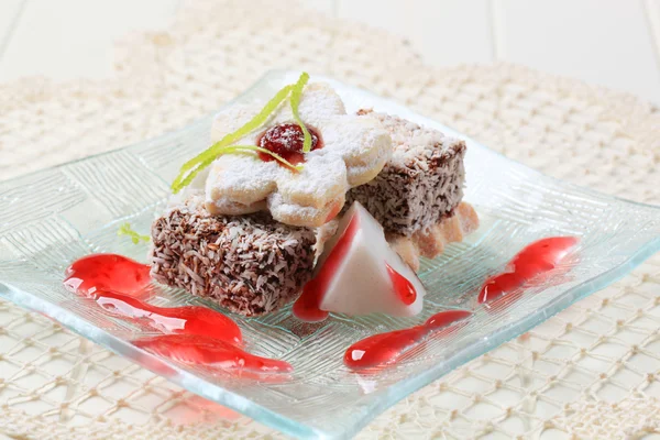Lamingtons and jam biscuits — Stock Photo, Image