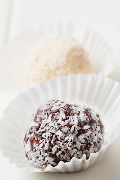 Schokoladenbällchen mit Kokosnuss — Stockfoto
