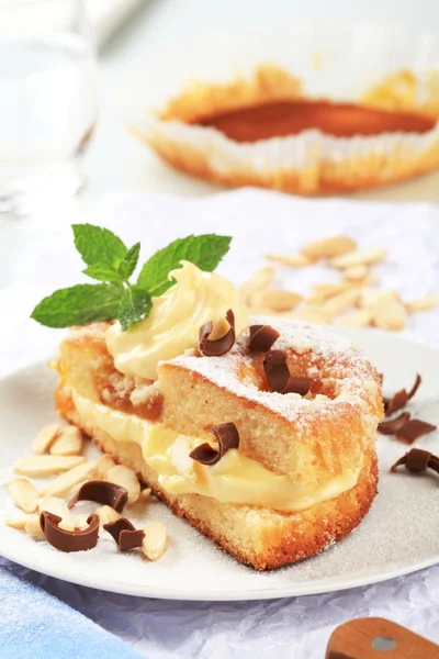 Torta di albicocche con crema di budino — Foto Stock