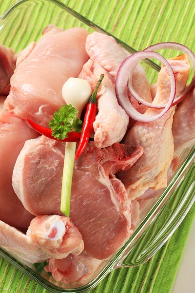 Сырой курицы и свинины — стоковое фото