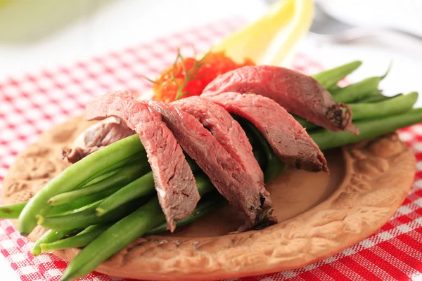 Roast beef and string beans — Stock Photo, Image