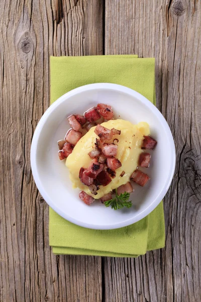 Potatismos och tärnad bacon — Stockfoto