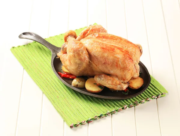 Pečené kuře a brambory — Stock fotografie