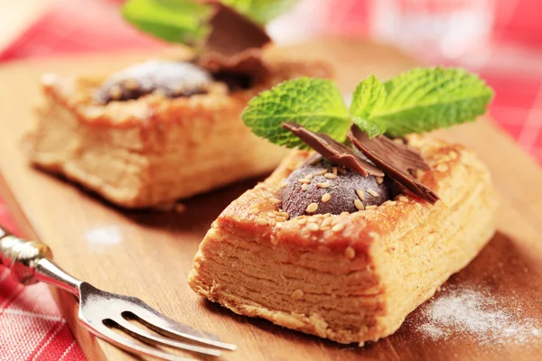 Chocolate filled puff pastry — Stock Photo, Image