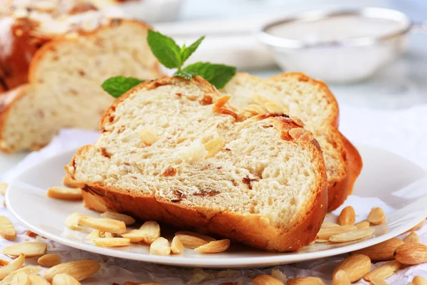 Pan dulce trenzado —  Fotos de Stock