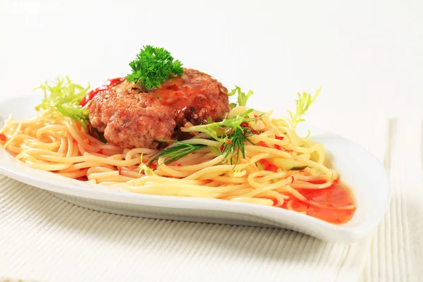 Patty de carne y espaguetis — Foto de Stock