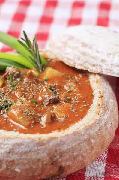 Говядина и картофельный суп — стоковое фото