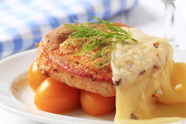 Marinated pork topped with Swiss cheese — Stock Photo, Image