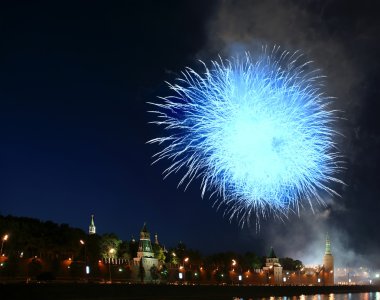 Moskova kremlin üzerinde havai fişek. Rusya, 12 Haziran 2011