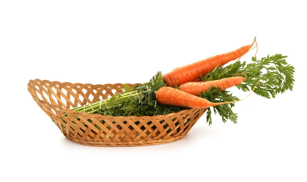 Свіжа морква на білому тлі — стокове фото