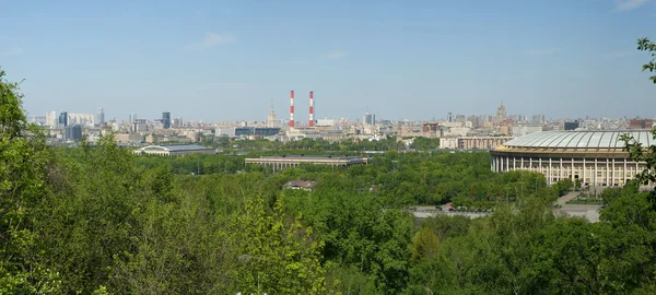 Panoramablick auf Moskau (Russland) von den Spatzenhügeln — Stockfoto