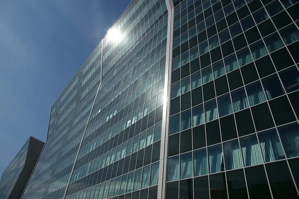 Вікно скляний фасад офісної будівлі — стокове фото