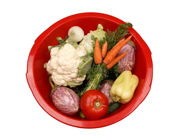 Свіжі овочі на білому тлі — стокове фото
