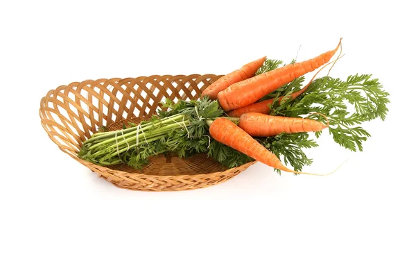 Cenouras frescas sobre fundo branco — Fotografia de Stock