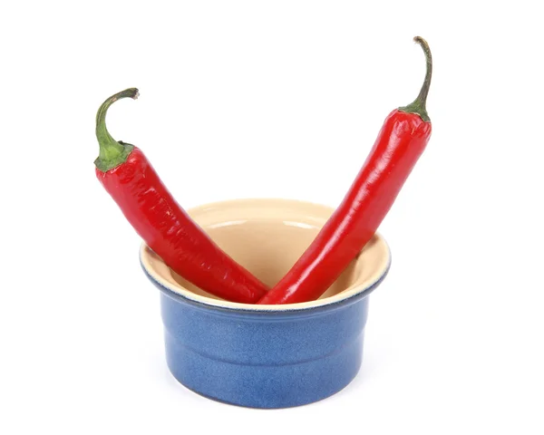 Φρέσκο κόκκινο καυτερό πιπέρι σε λευκό — Φωτογραφία Αρχείου