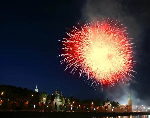 Fuochi d'artificio sul Cremlino di Mosca. Russia, 12 giugno 2011 — Foto Stock