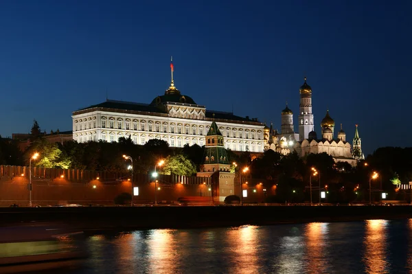 夜观帮助河和克里姆林宫，俄罗斯莫斯科 — 图库照片