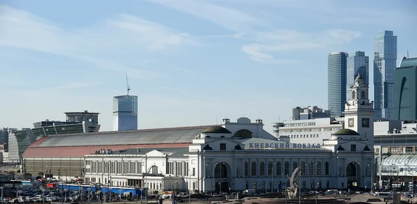 Kievsky σιδηροδρομικό σταθμό και το κέντρο διεθνών επιχειρήσεων — Φωτογραφία Αρχείου