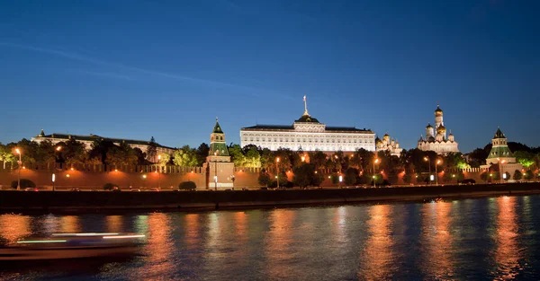 Gece görünümü Moskova Nehri ve kremlin, Rusya, Moskova — Stok fotoğraf