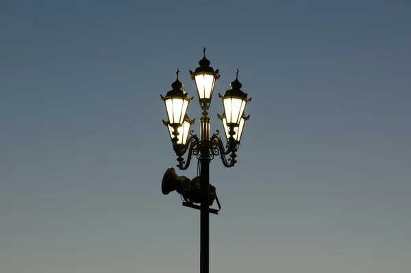 Luz de rua perto da Catedral de Cristo Salvador, Moscou, Rússia — Fotografia de Stock