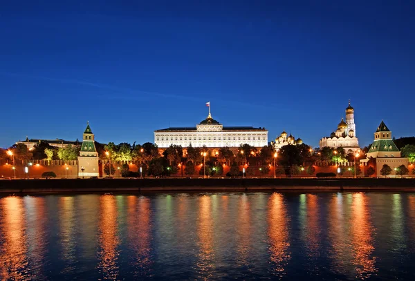 Vista nocturna del río Moskva y el Kremlin, Rusia, Moscú — Foto de Stock