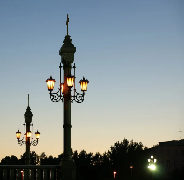 Luz de calle cerca de la Catedral de Cristo Salvador, Moscú, Rusia — Foto de Stock