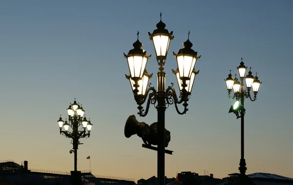 Pouliční lampy u Krista Spasitele katedrála, Moskva, Rusko — Stock fotografie