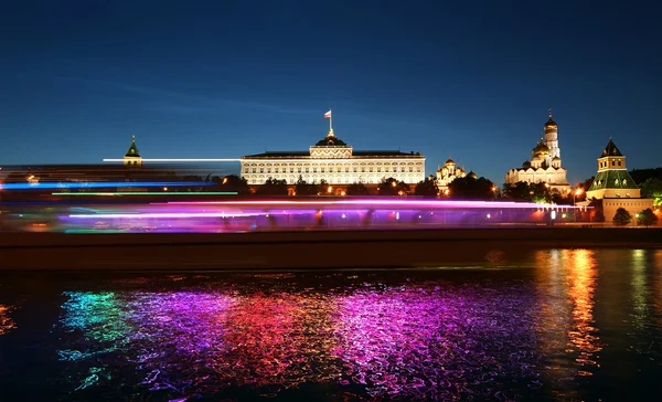 Vista nocturna del río Moskva y el Kremlin, Rusia, Moscú —  Fotos de Stock