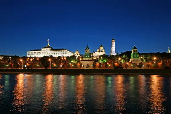 Vista nocturna del río Moskva y el Kremlin, Rusia, Moscú —  Fotos de Stock