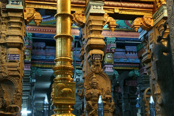 Intérieur du temple hindou Meenakshi à Madurai, Inde du Sud — Photo