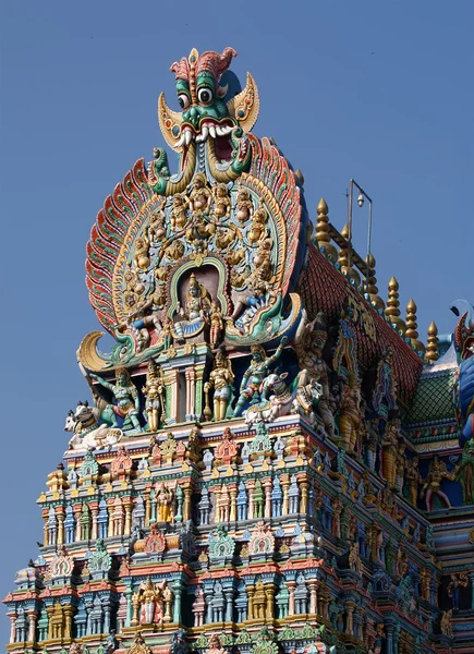 ミーナークシー マドゥライ、タミルナードゥ州、南インドのヒンズー教の寺院 — ストック写真
