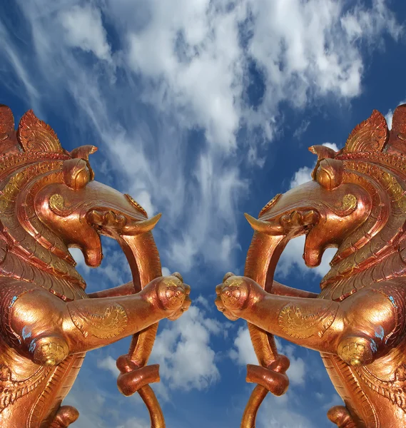 Traditionella statyer av gudar och gudinnor i det hinduiska templet — Stockfoto