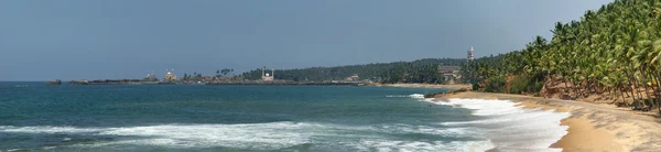 Wybrzeżu Oceanu (panorama), kovalam, kerala, Indie — Zdjęcie stockowe