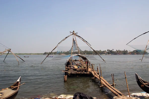 Kinesiska fiskenät. Vembanad sjön, kerala, Indien — Stockfoto