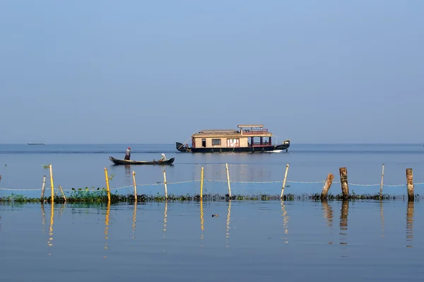 Дом лодка в заходах Кералы (Индия) — стоковое фото