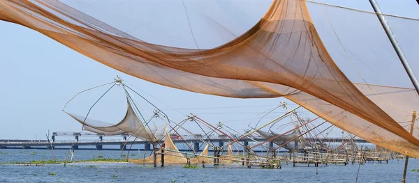 Китайские рыболовные сети. Озеро Вембанад, Керала, Индия — стоковое фото