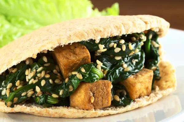 Pita Filled with Tofu, Spinach and Sesame — Stock Photo, Image