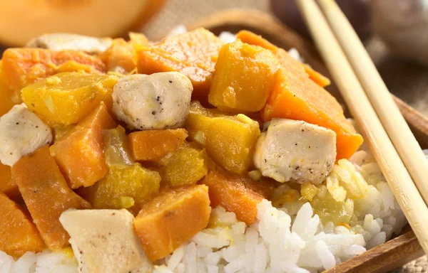 Curry de pollo, calabaza y patata dulce — Foto de Stock