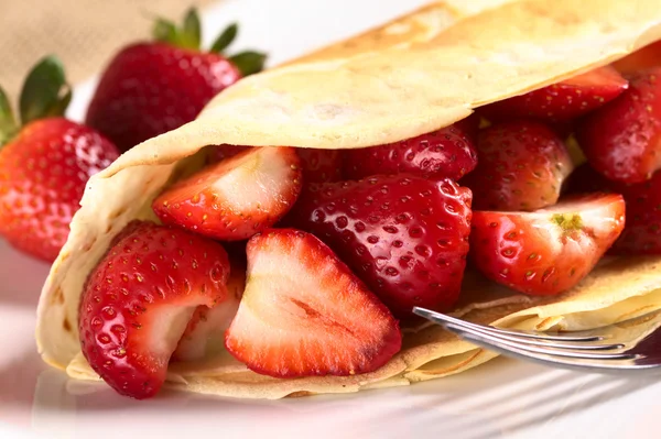 Crepe with Fresh Strawberries — Stock Photo, Image