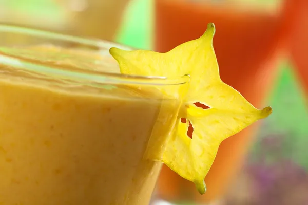Karambola köret a mangó juice — Stock Fotó