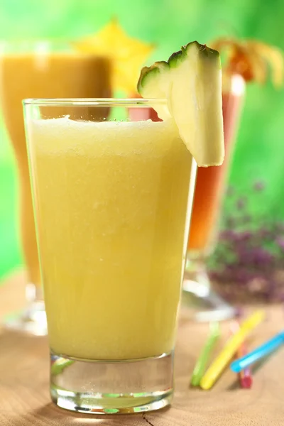 Świeży sok z ananasa — Zdjęcie stockowe